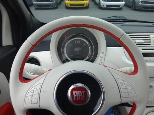 2015 Fiat 500e - Images - 28