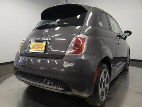 2015 Fiat 500e - Images - 22