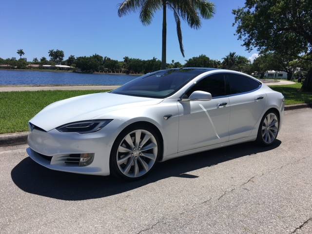 2017 Tesla Model S 5YJSA1E10HF192143