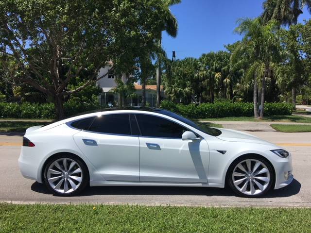 2017 Tesla Model S 5YJSA1E10HF192143