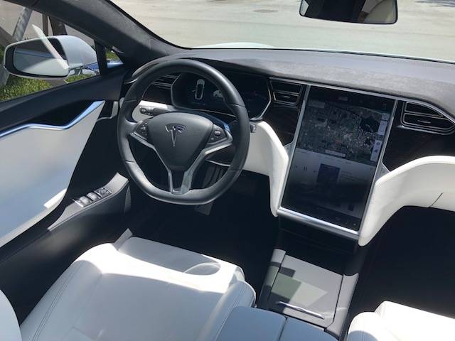 2017 Tesla Model S 5YJSA1E10HF192143