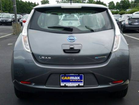 2015 Nissan LEAF - Images - 5