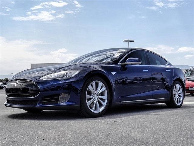 2015 Tesla Model S 5YJSA1S22FF082706