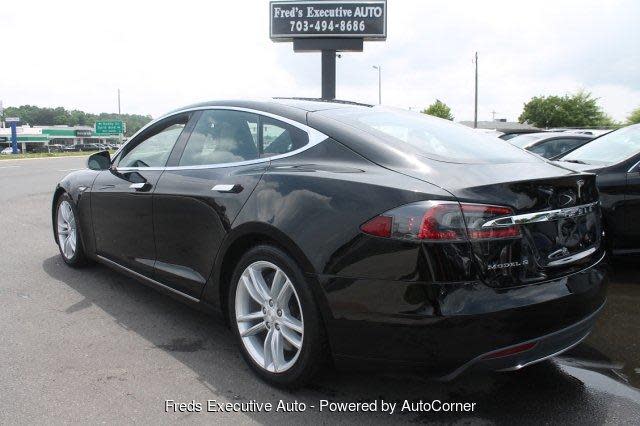 2015 Tesla Model S 5YJSA1E20FF107579