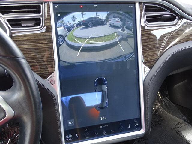 2015 Tesla Model S 5YJSA1H18FFP75553