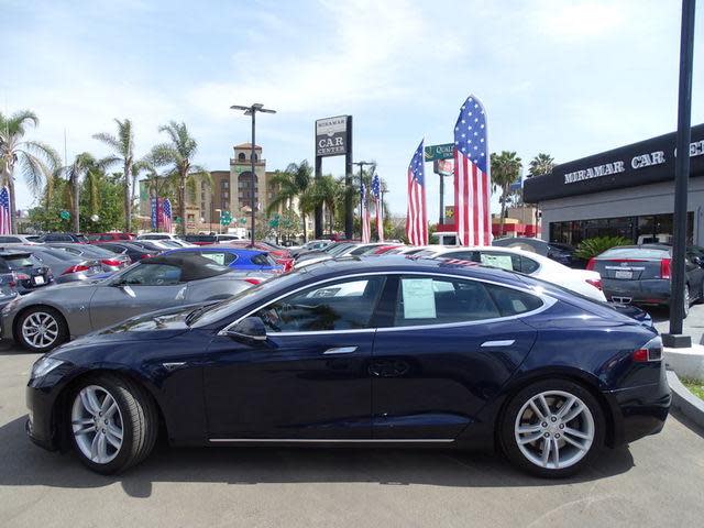 2015 Tesla Model S 5YJSA1H18FFP75553