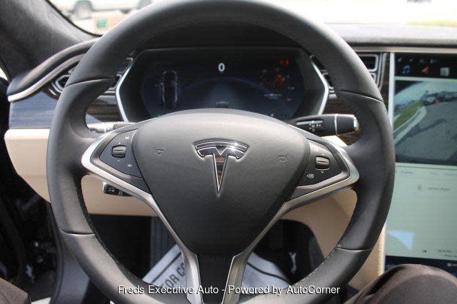 2015 Tesla Model S 5YJSA1E20FF107579