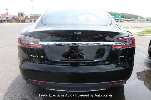 2015 Tesla Model S - Images - 5