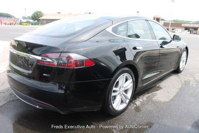 2015 Tesla Model S - Images - 6