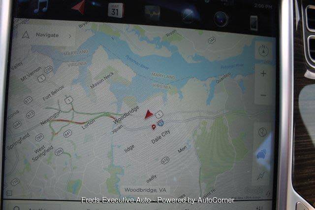 2015 Tesla Model S - Images - 10