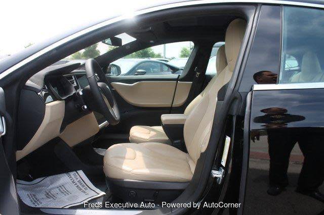 2015 Tesla Model S - Images - 11