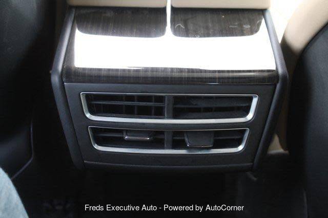 2015 Tesla Model S - Images - 18