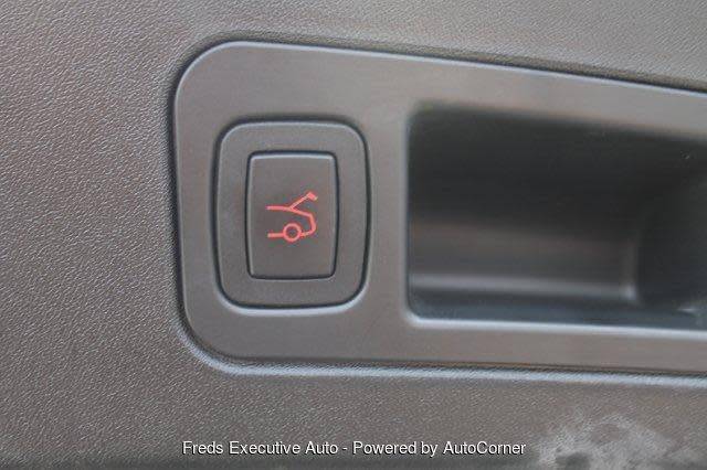 2015 Tesla Model S - Images - 19