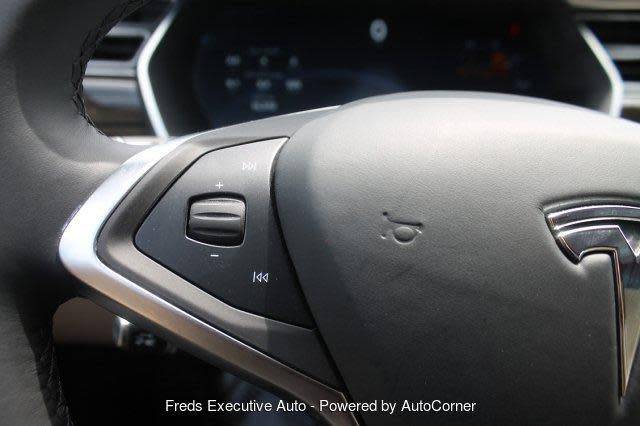 2015 Tesla Model S - Images - 20
