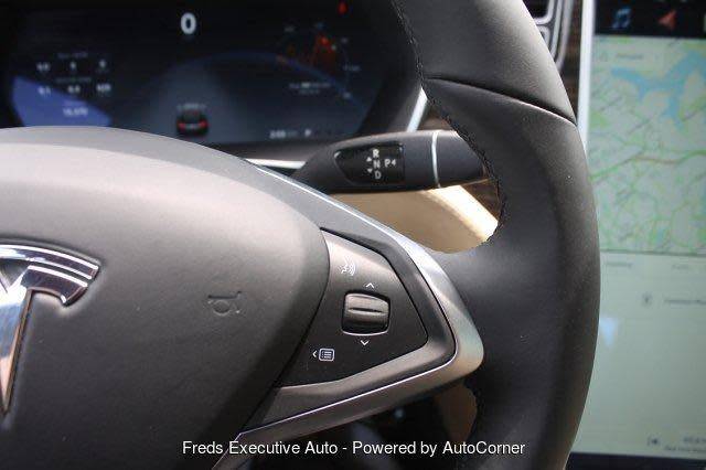 2015 Tesla Model S - Images - 21