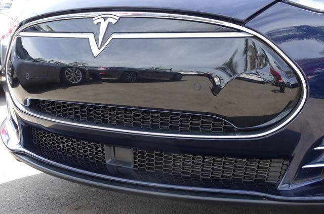 2015 Tesla Model S - Images - 4
