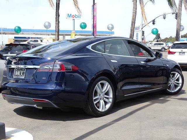 2015 Tesla Model S - Images - 8