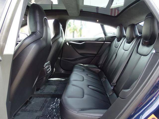 2015 Tesla Model S - Images - 12