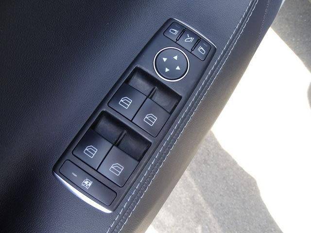 2015 Tesla Model S - Images - 14