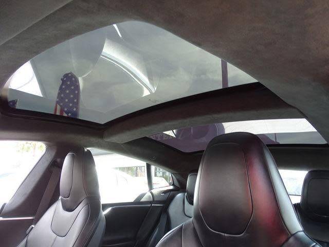 2015 Tesla Model S - Images - 17