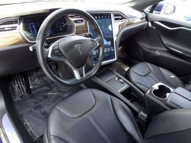 2015 Tesla Model S - Images - 18