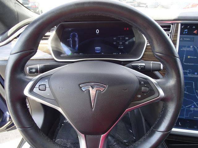 2015 Tesla Model S - Images - 19