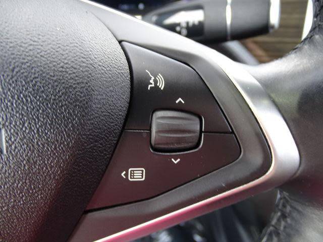 2015 Tesla Model S - Images - 23