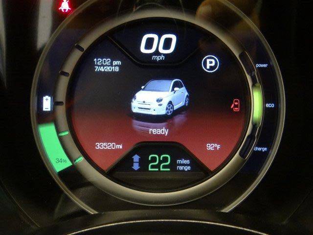 2015 Fiat 500e - Images - 14
