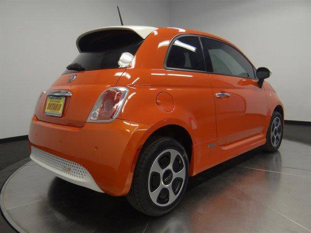 2015 Fiat 500e - Images - 23