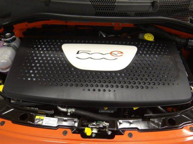 2015 Fiat 500e - Images - 29