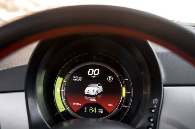 2015 Fiat 500e - Images - 11