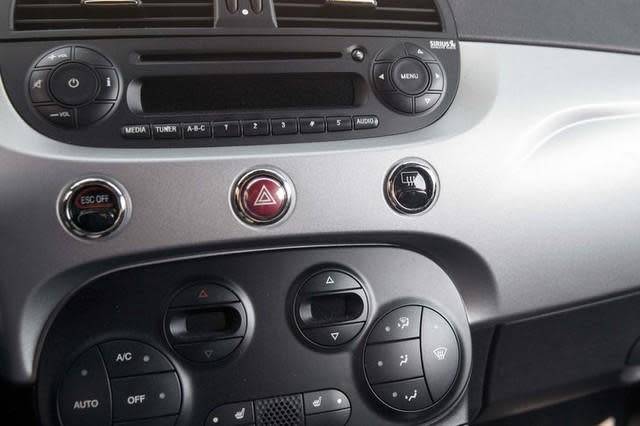 2015 Fiat 500e - Images - 13