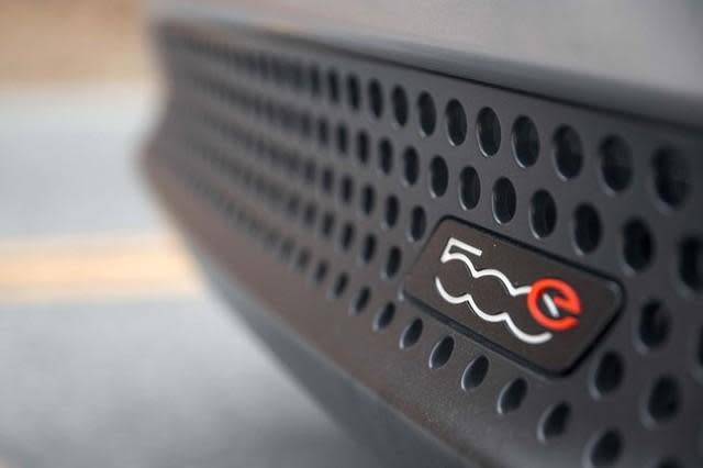 2015 Fiat 500e - Images - 15