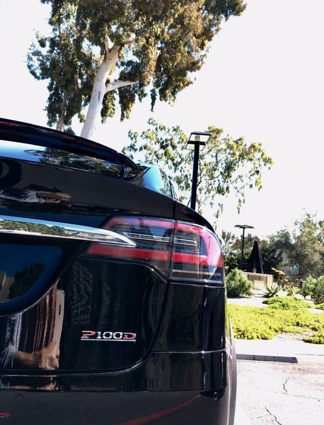 2017 Tesla Model X 5YJXCBE49HF038241