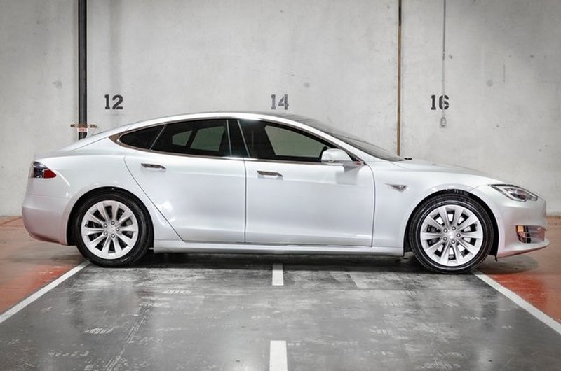 2016 Tesla Model S 5YJSA1E21GF137384