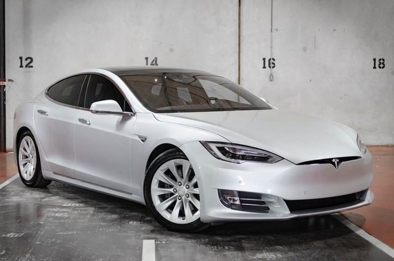 2016 Tesla Model S 5YJSA1E21GF137384