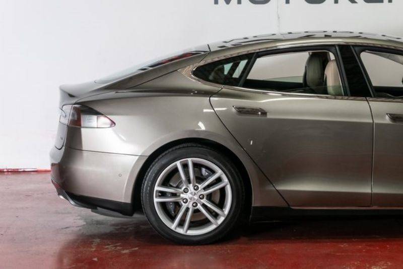 2015 Tesla Model S 5YJSA1H23FF094158