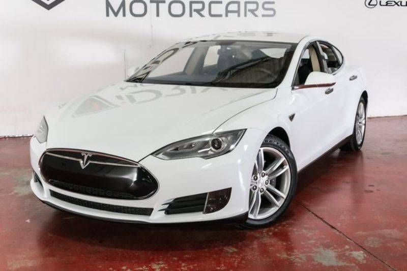 2013 Tesla Model S 5YJSA1CG1DFP09483