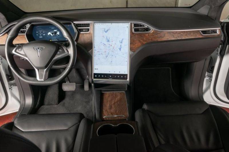 2017 Tesla Model X 5YJXCBE28HF048189