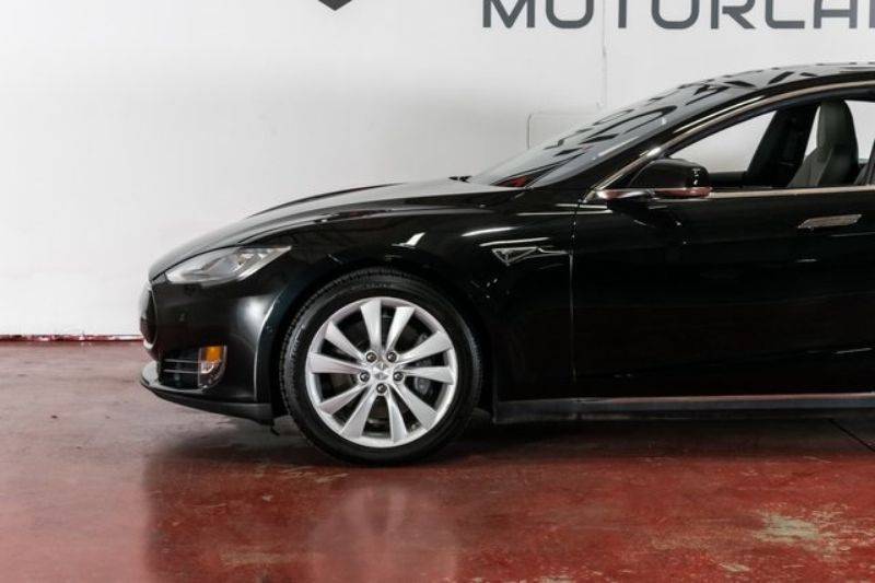 2015 Tesla Model S 5YJSA1E24FF110534