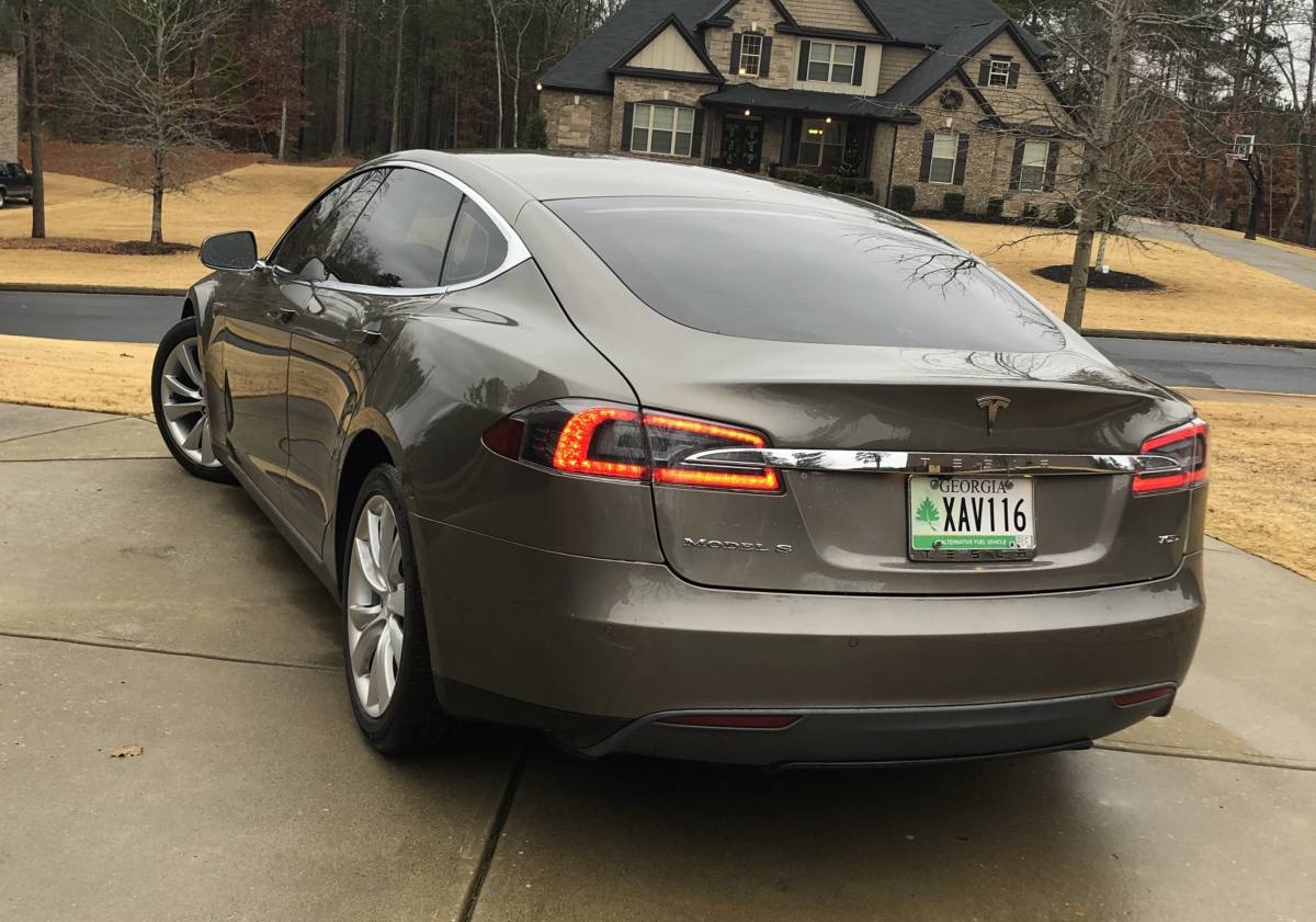 2015 Tesla Model S 5YJSA1S23FF082682