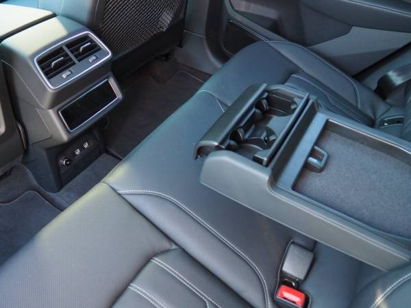 2019 Audi e-tron WA1VAAGE8KB010447