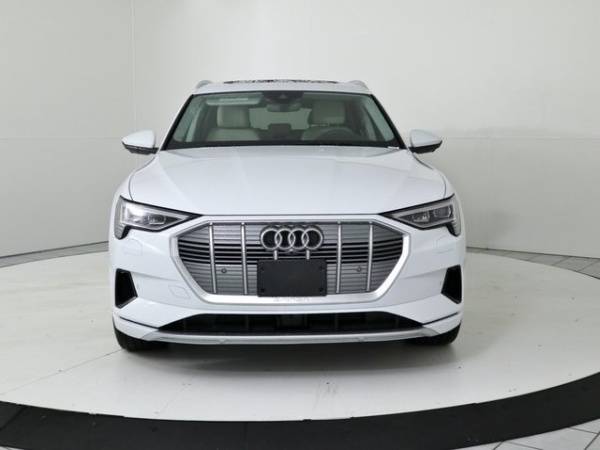 2019 Audi e-tron WA1VAAGE8KB011016