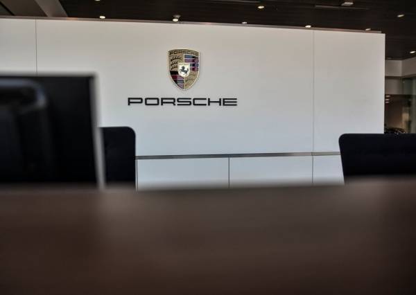 2018 Porsche Panamera WP0AH2A73JL145036