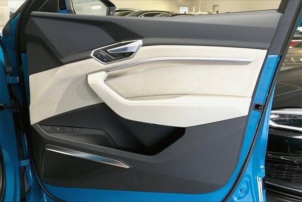 2019 Audi e-tron WA1VABGE4KB009480