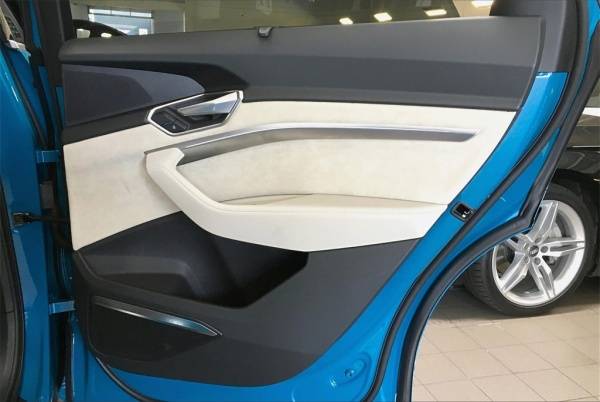 2019 Audi e-tron WA1VABGE4KB009480