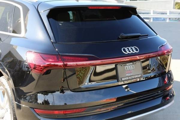 2019 Audi e-tron WA1LAAGE8KB008866