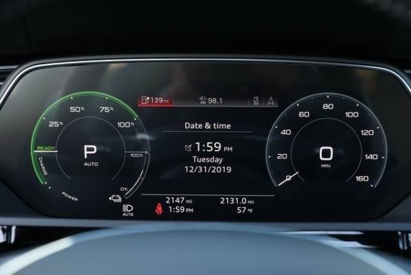 2019 Audi e-tron WA1LAAGE8KB008866