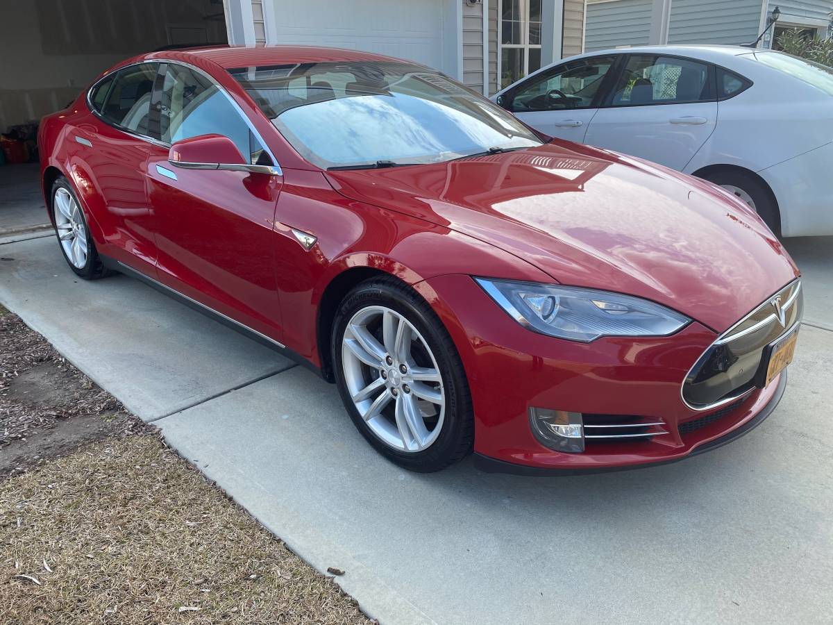 2015 Tesla Model S 5YJSA1H28FFP79756