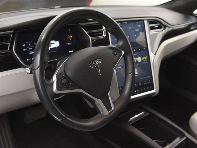 2016 Tesla Model S 5YJSA1E1XGF152957